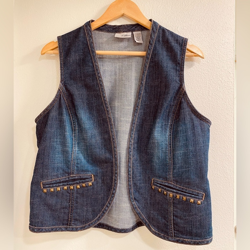 Chico's Platinum Dark Blue Denim Jacket with stud detail and pockets size 8/10